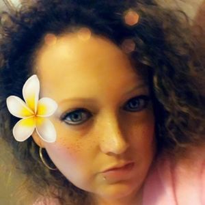 Meet your Posher, Leslie